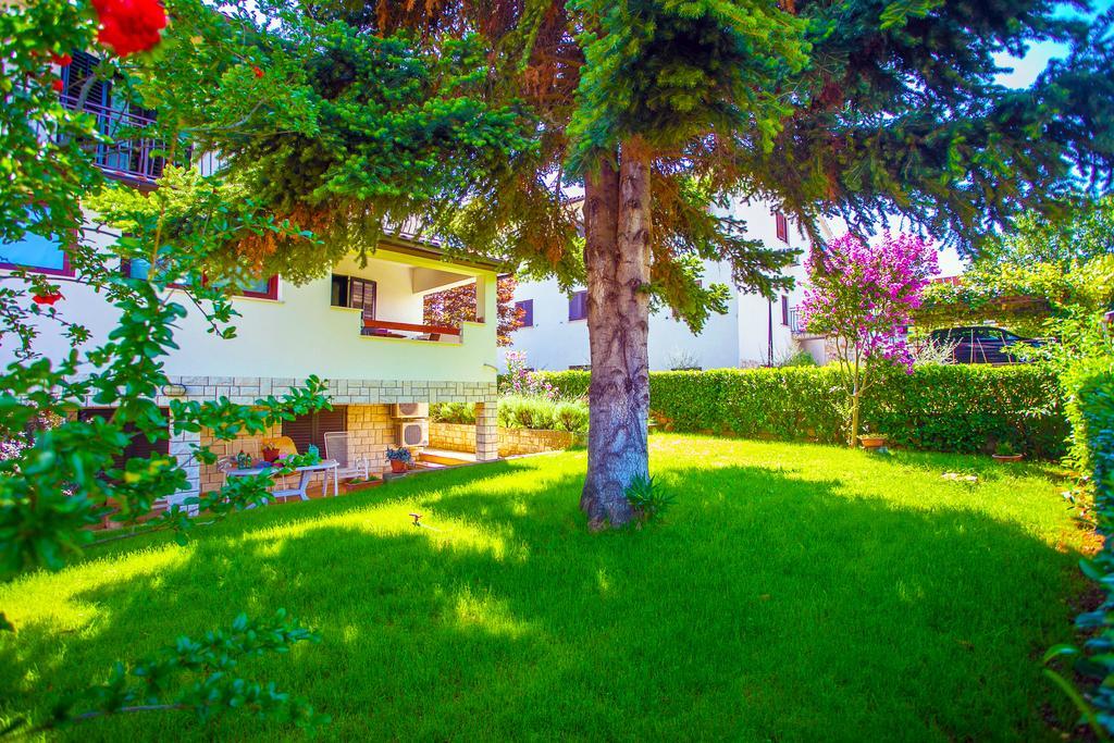 Apartment Pinia Poreč Exterior foto